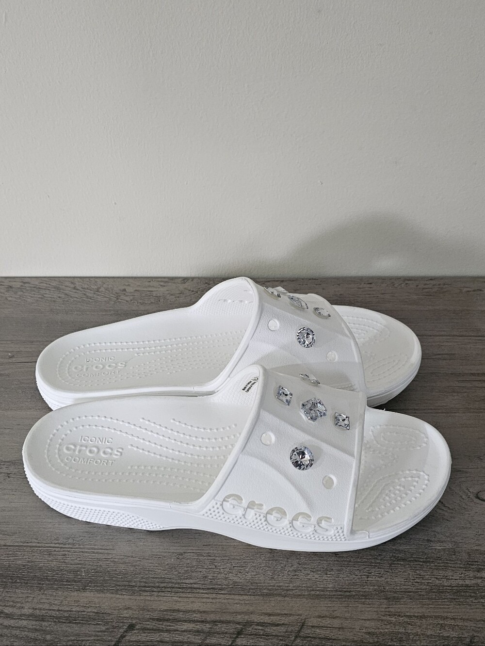 Crocs Adult Baya II Slide Sandals White Women 8 Men 6 Rhinestone Charms Slides - Picture 2 of 7
